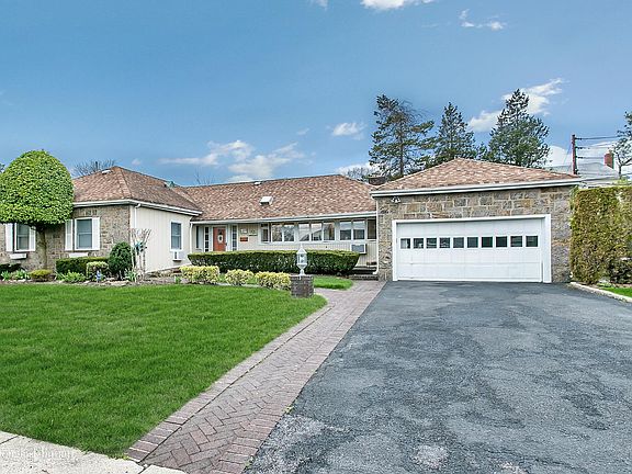 2nd image of 1600 Cynthia Ct