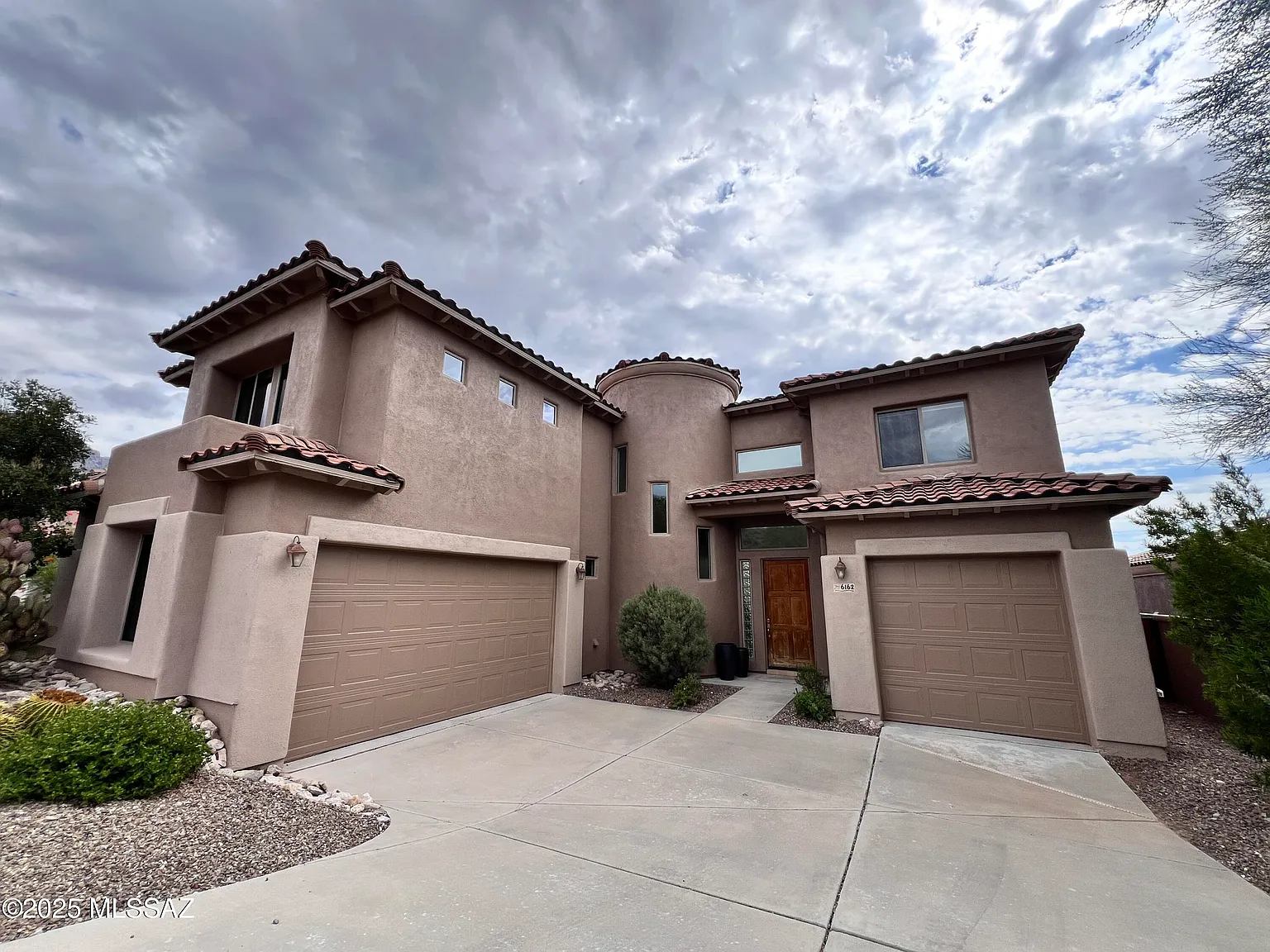 4 bed, 3.0 bath, 3638 sqft, $4,500 — Photo 2