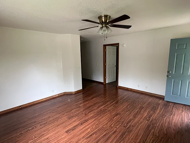 1506 Hilldale Dr — Photo 7