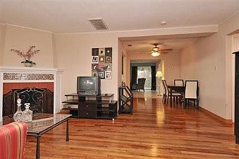 Living room :: 559 Scott Ave.