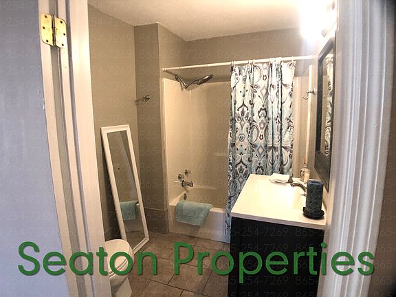 4th image of 2801 Greenway Dr
