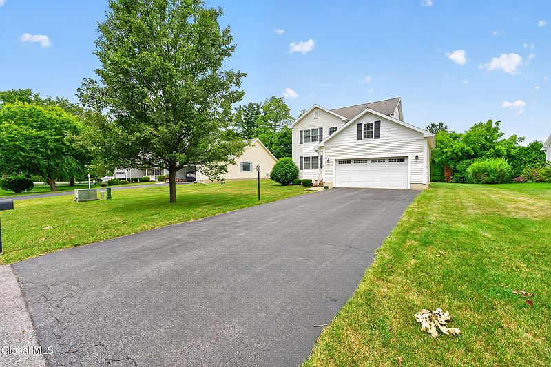3rd image of 5 Carriage Way