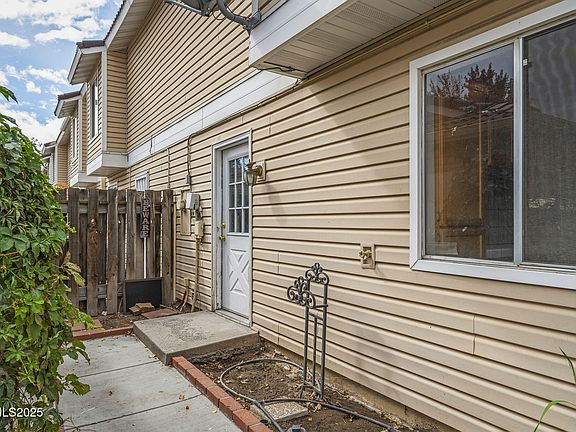 3rd image of 1064 Bradley Sq