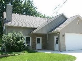 N5928 Buss Dr, Cecil, WI 54111