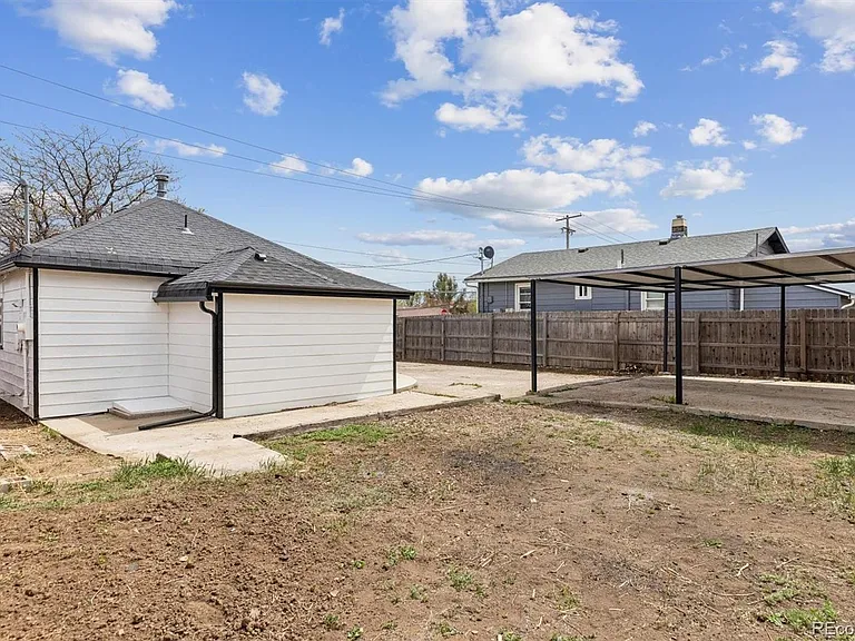 1285 S Irving St — Photo 21