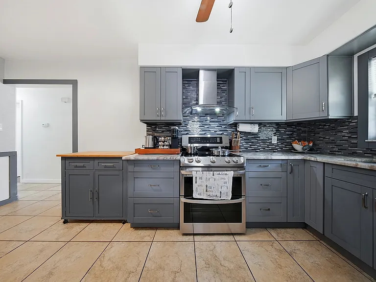 3915 W Gray St — Photo 23