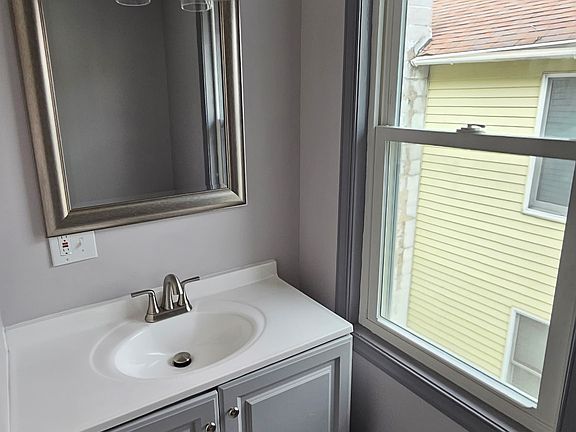 4th image of 146 Howard St #146