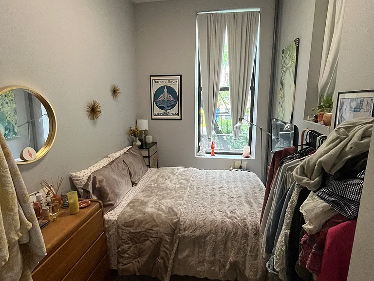 449 W 51st St #2R — Photo 9