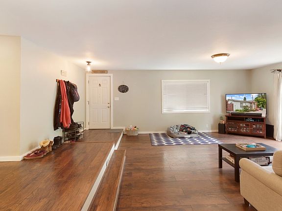 3rd image of 5853 Vista Dr