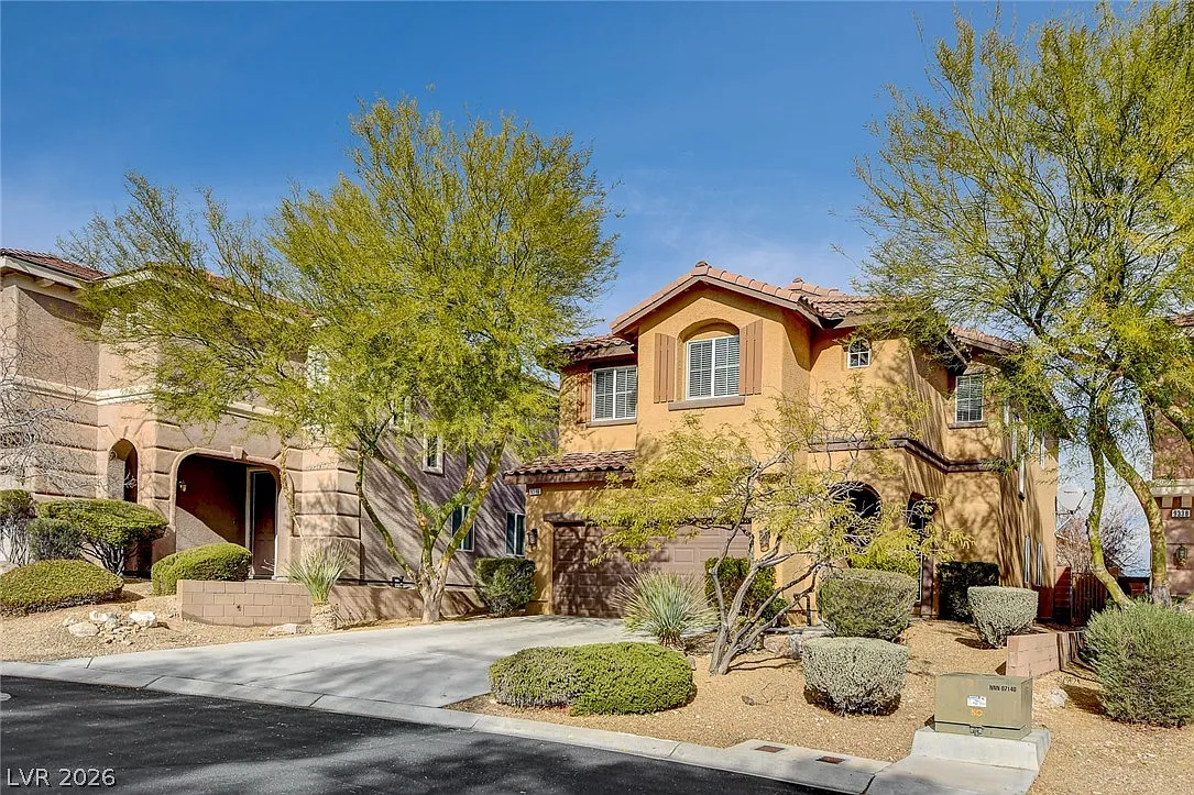 3 bed, 3.0 bath, 1995 sqft, $2,195 — Photo 2