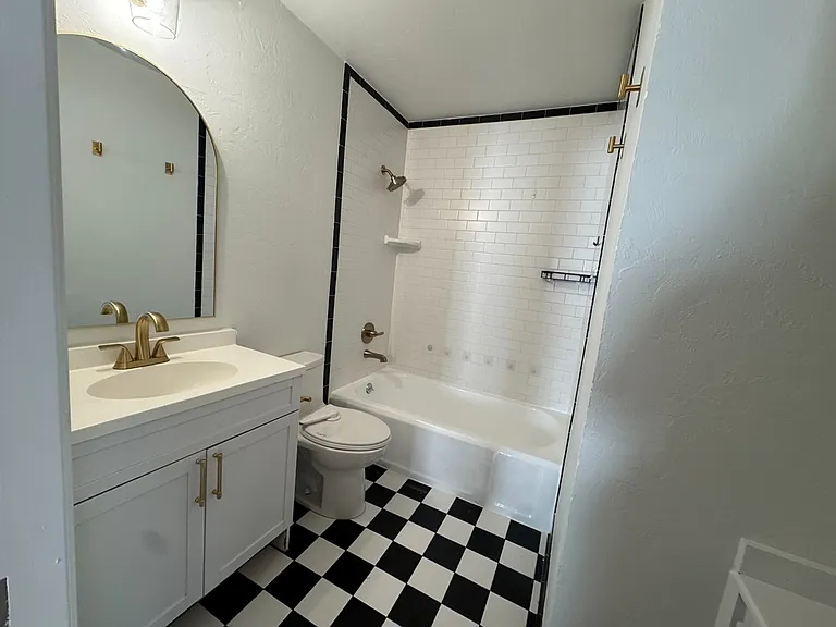 1119 W Eufaula St — Photo 7