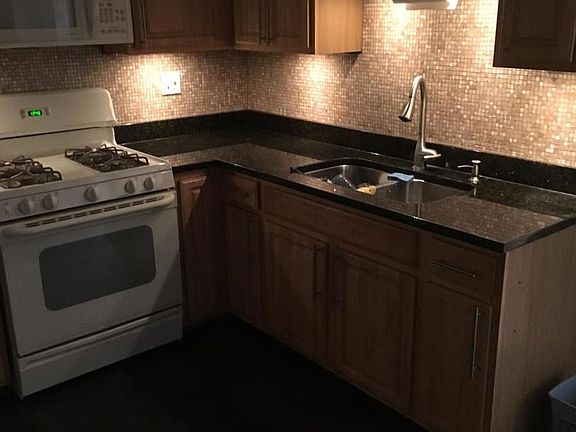 3rd image of 7306 N Winchester Ave APT 305