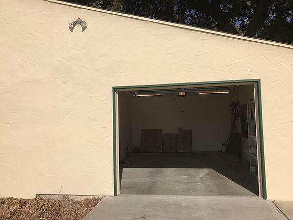 Detached garage 