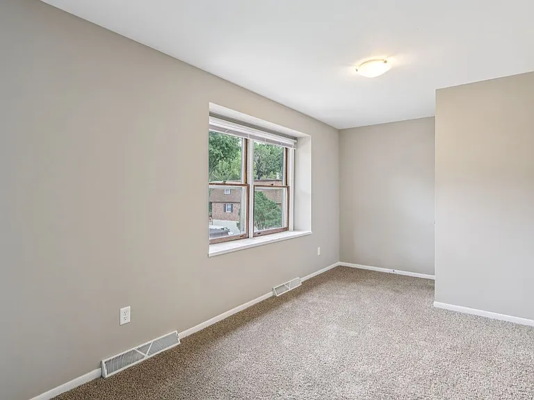 Woodland Reserve Apartments — Photo 14