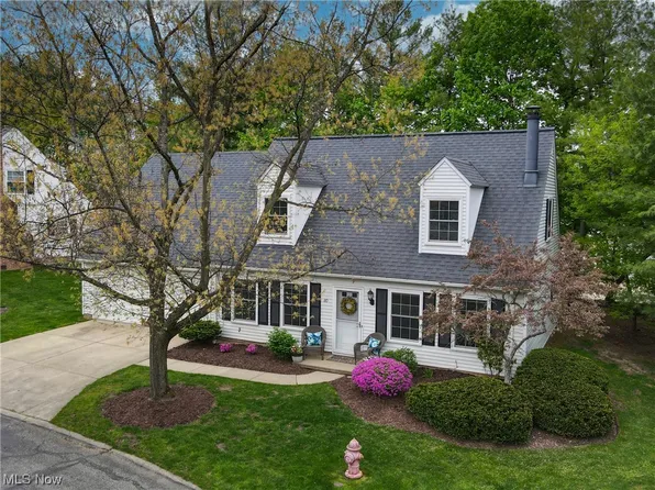 80 Commons Ct #12, Chagrin Falls, OH 44022