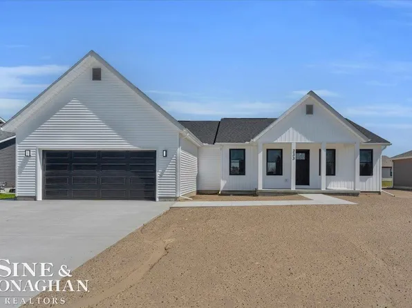 233 Oregon Ave, Marysville, MI 48040