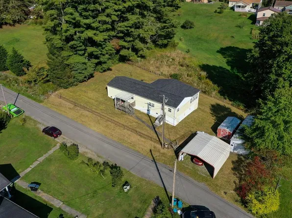 180 Locust Rd, Fairdale, WV 25839