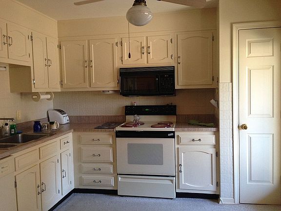 3rd image of 135 Falmouth Dr