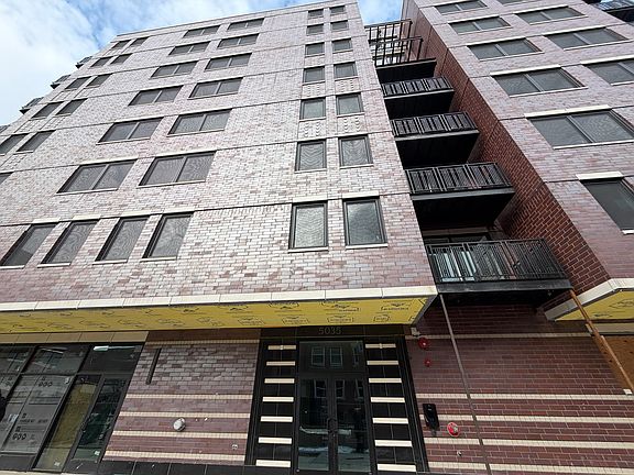 2nd image of 952 W Carmen Ave #403