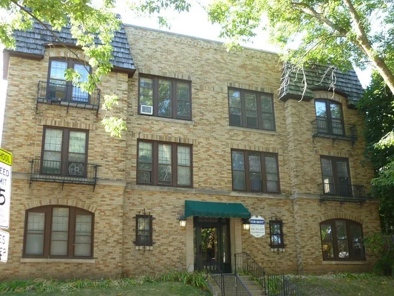 2937 N Bartlett Ave — Photo 2