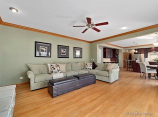 1350 Medinah Dr, Itasca, IL 60143