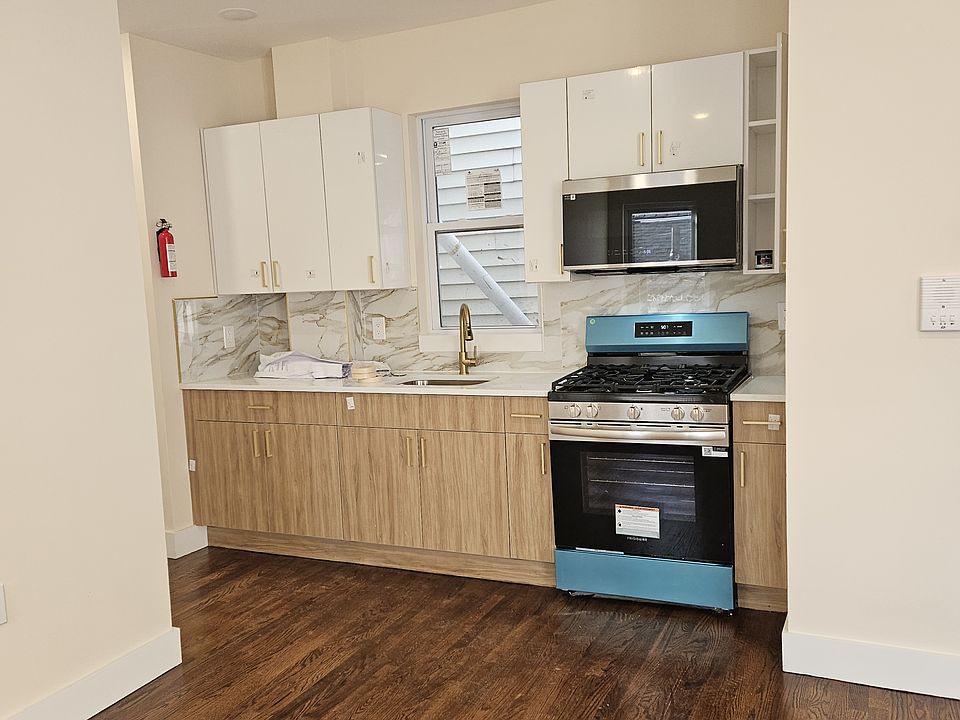 1st image of 163 Danforth Ave #2