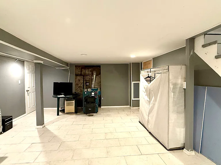 110 Florence Ct — Photo 18
