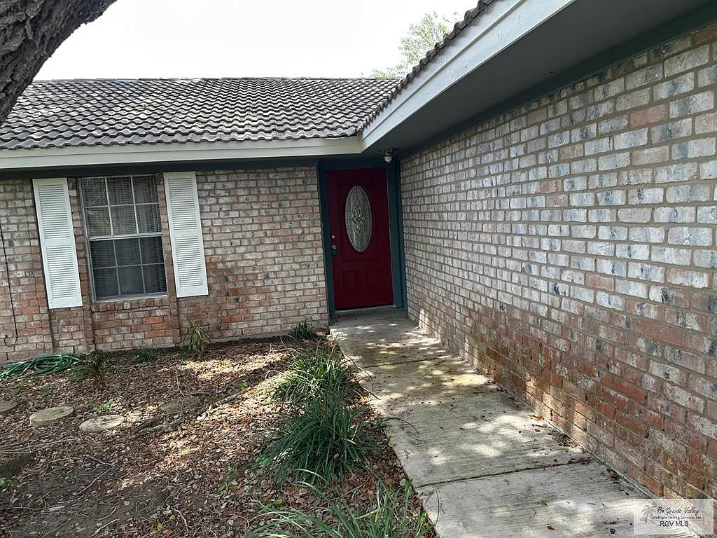 4 bed, 2.0 bath, 1436 sqft, $2,000 — Photo 2