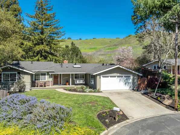 7 Louise Ct, Moraga, CA 94556