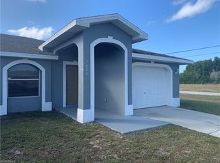 2820 SE Santa Barbara Pl, Cape Coral, FL 33904