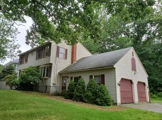 8 Cathedral Oaks Dr, Biddeford, ME 04005