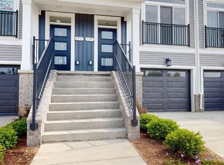 2741 Bristol Ridge Dr, Ann Arbor, MI 48105