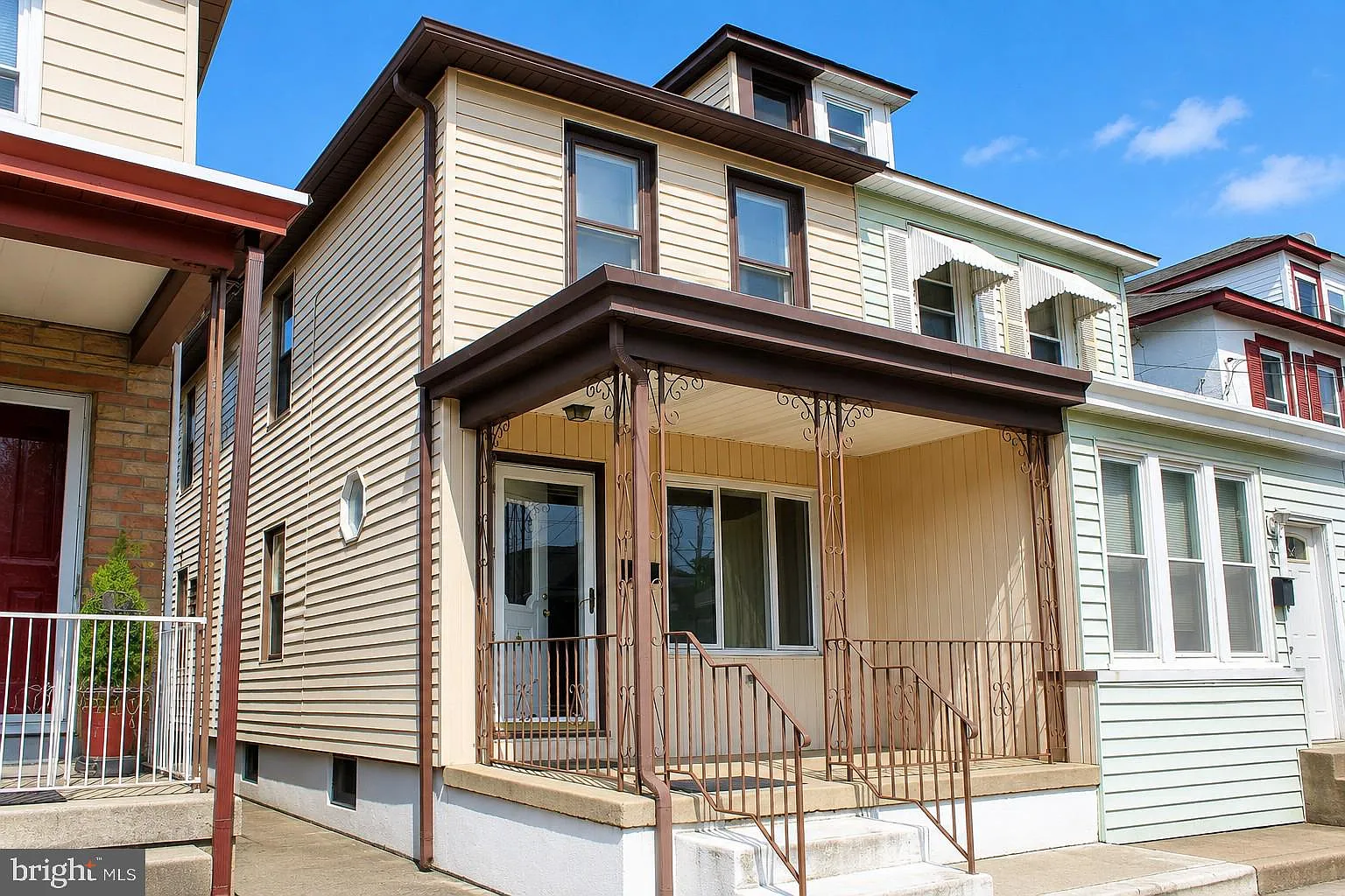 3 bed, 1.0 bath, 1176 sqft, $2,600 — Photo 1