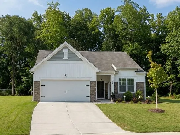 712 Mirror Pond Dr, Zebulon, NC 27597