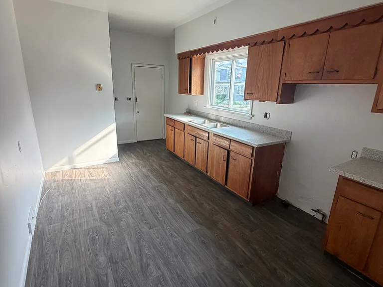 460 E 24th St #1 — Photo 6