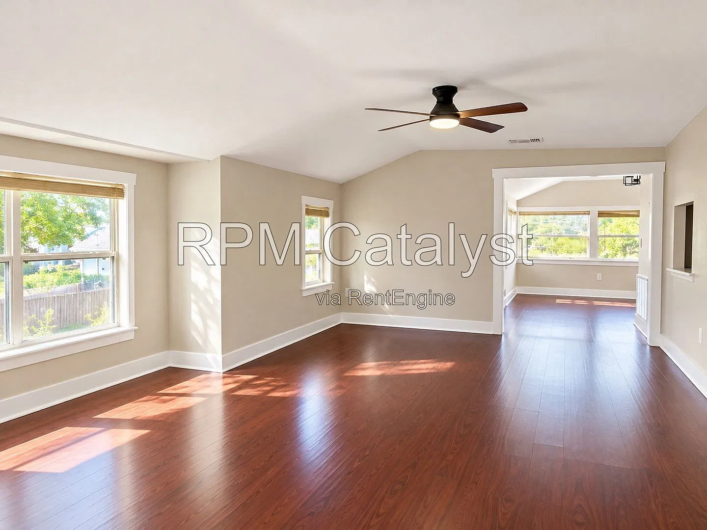2 bed, 1.0 bath, 964 sqft, $1,600 — Photo 2