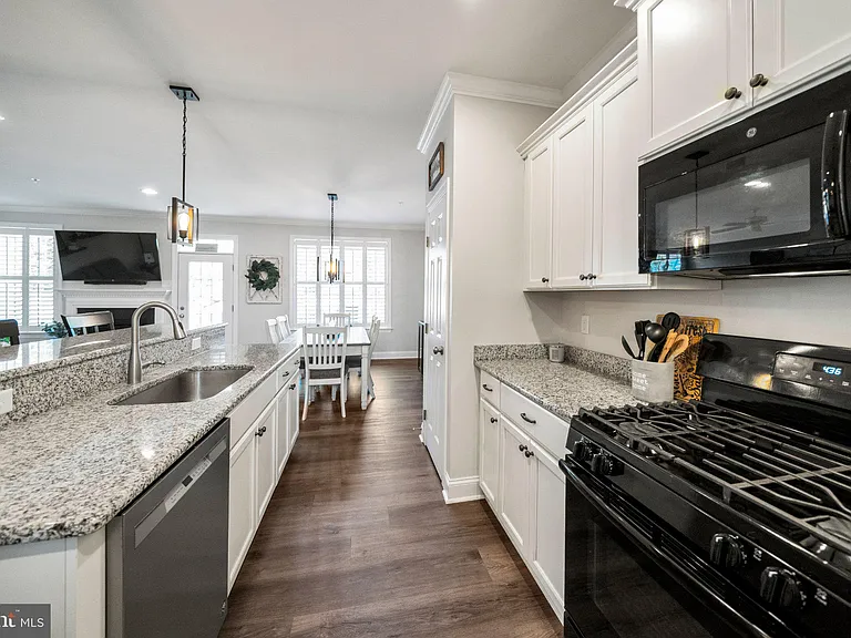 6 New Village Greene Dr — Photo 11