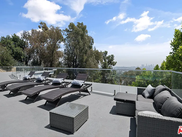 6181 Temple Hill Dr — Photo 51