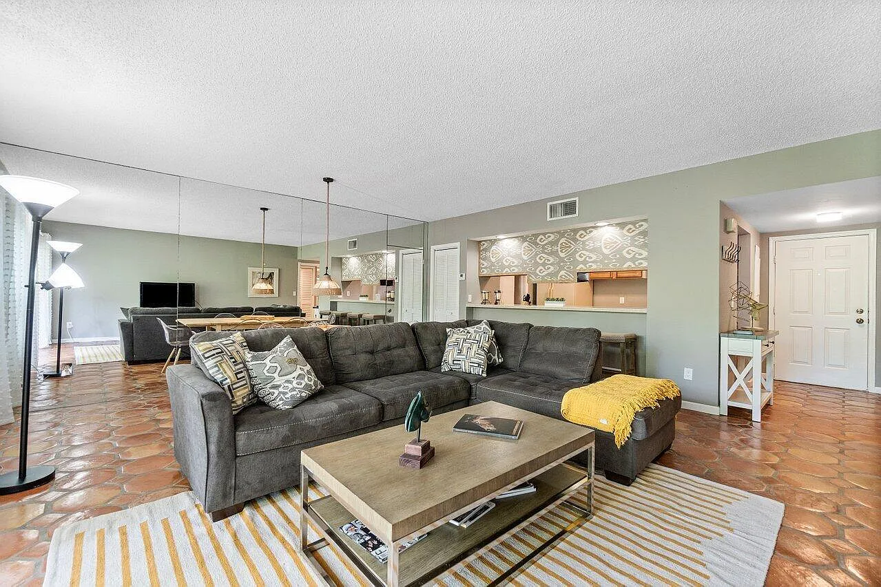 1 bed, 1.0 bath, 900 sqft, $1,950 — Photo 3