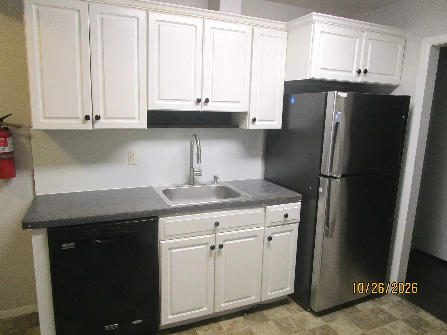 4 bed, 1.5 bath, 1632 sqft, $3,400 — Photo 3