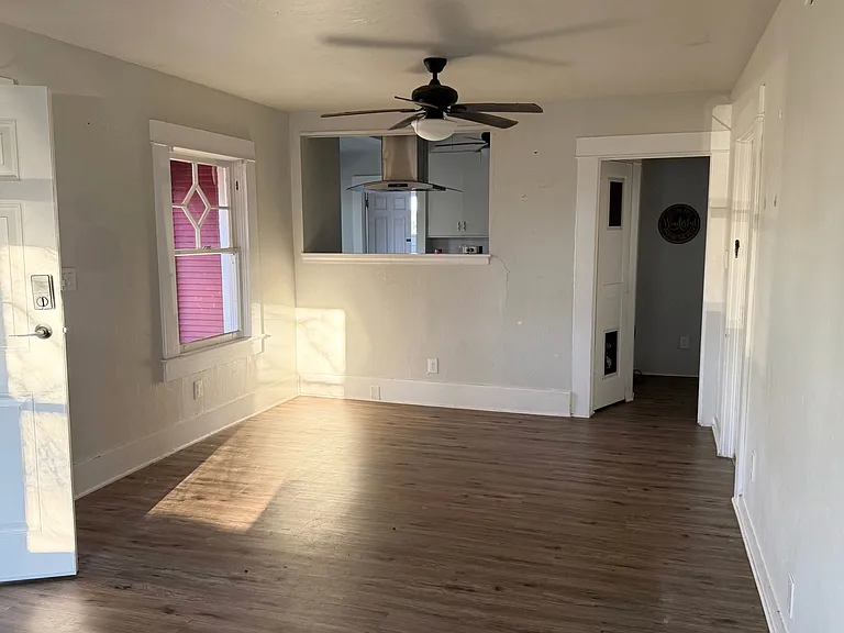 372 W Cedar St — Photo 3