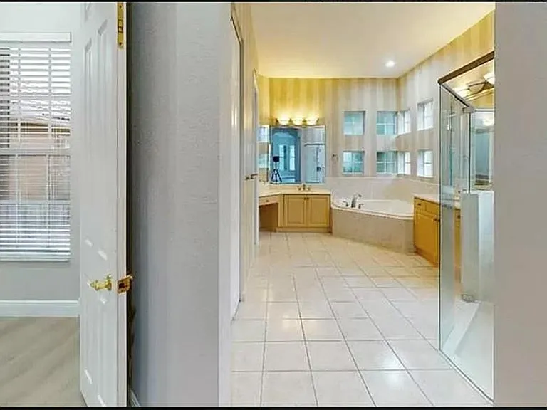 7215 NW 110th Ave — Photo 12