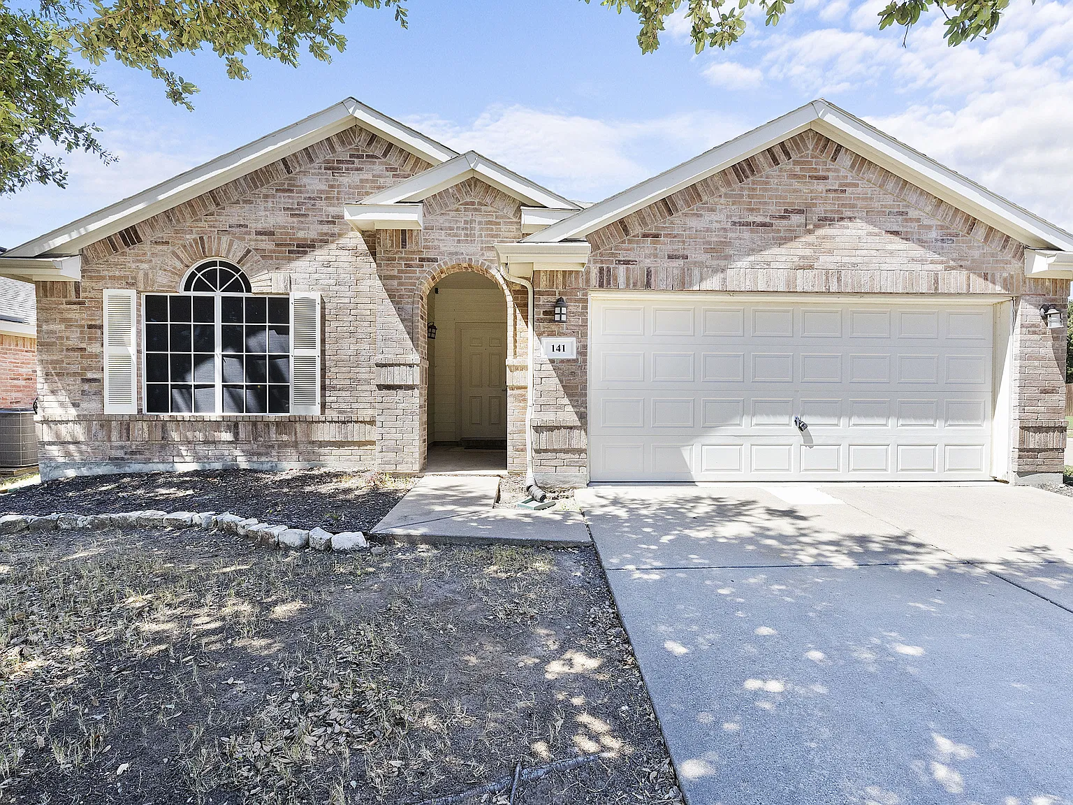 4 bed, 1900 sqft, $2,450 — Photo 2