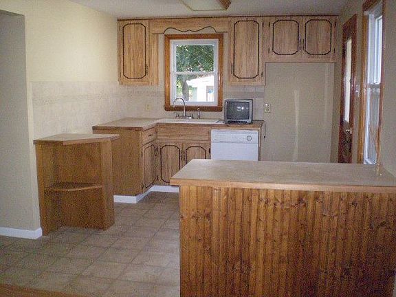 4th image of 50 Garden Ave