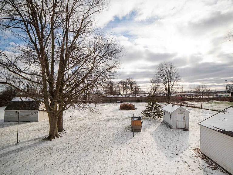 635 W Girard Ave — Photo 2