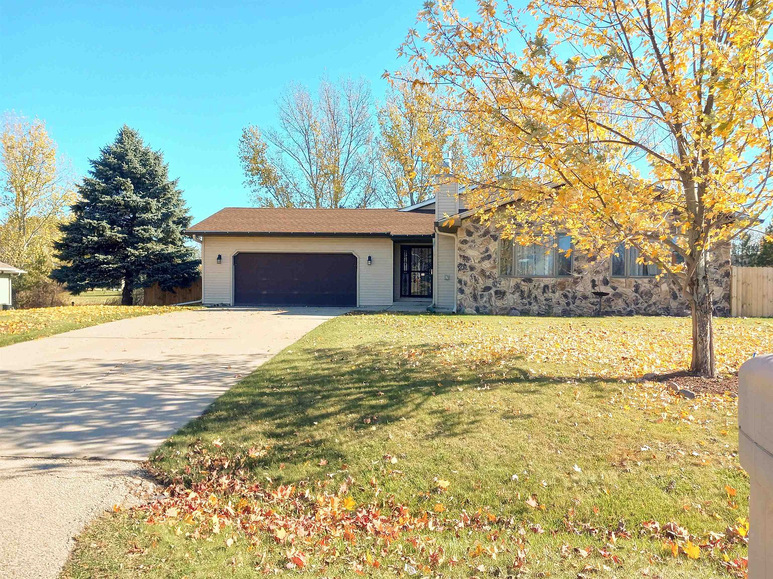 N6426 Bahr Estates Dr