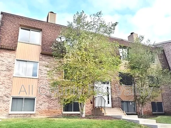 152 Waters Edge Dr, Glendale Heights, IL