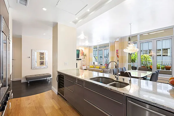 Sold by Nest Seekers International | media 4