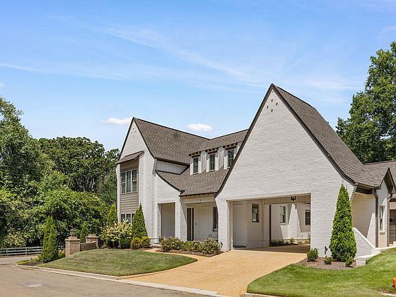 3rd image of 1 Boxwood Ln