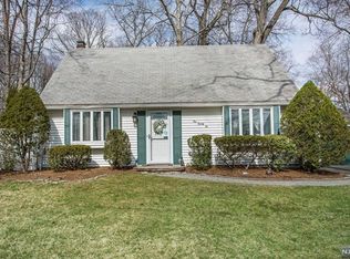 122 Colona St, Wyckoff, NJ 07481